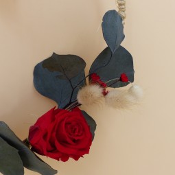 composition florale rose rouge stabilisée "mon cœur"