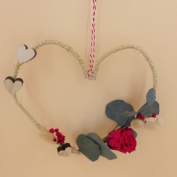 composition florale rose rouge stabilisée "mon cœur"